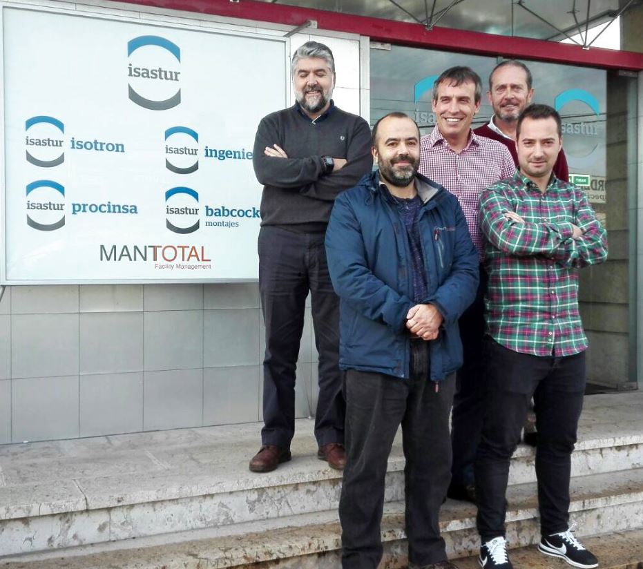 Ramón Arias y Enrique García recibieron sus premios de manos de Juan Manuel Fernández, Gerente de MANTOTAL FM, Alberto Cuesta, Director General de ISOTRON, y Fernando Alonso, presidente del holding ISASTUR